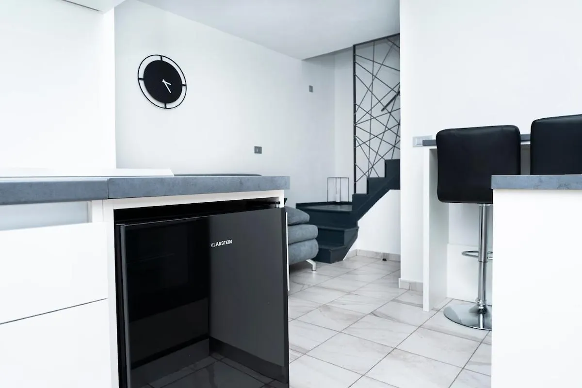 New Lovely Flat With Stunic View, Comfort Terrace,7001 Drenje