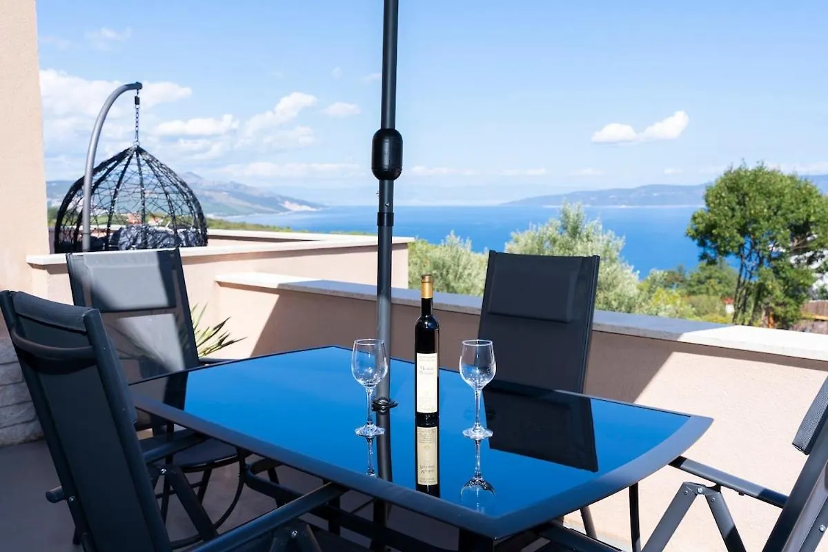 New Lovely Flat With Stunic View, Comfort Terrace,7001 Drenje